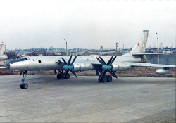 Ту-95 на вечной стоянке с демонтированным реактором.jpg